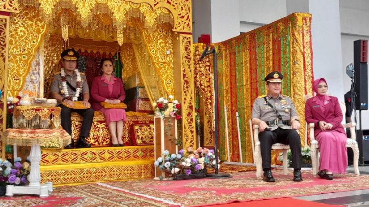 Kapolda Riau di Sambut Tepung Tawar Sampai di Pekanbaru