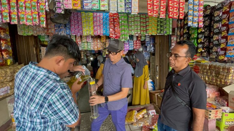 Hindari Keresahan Masyarakat,Polres Kampar Sidak Minyak Kita di Pasar