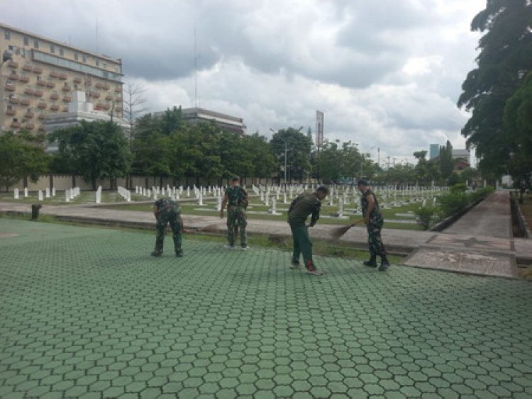 Sambut HUT Persit Ke 79,Babinsa Kodim Bersihkan TMP