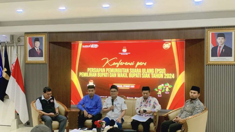 KPU Riau Gelar Konferensi Pers Dalam Persiapan PSU Pemilihan Bupati dan Wakil Bupati Siak 2024