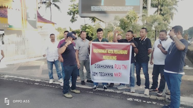 Massa Misuri dan FKPPI Gelar Aksi Damai di Pekanbaru,Dukung Pengesahan UU TNI
