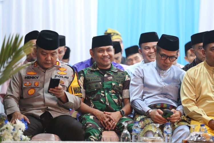 Sambut Idul Fitri 1446 H, Kasdim 0301/Pbr Hadiri Malam Pawai Takbir Akbar