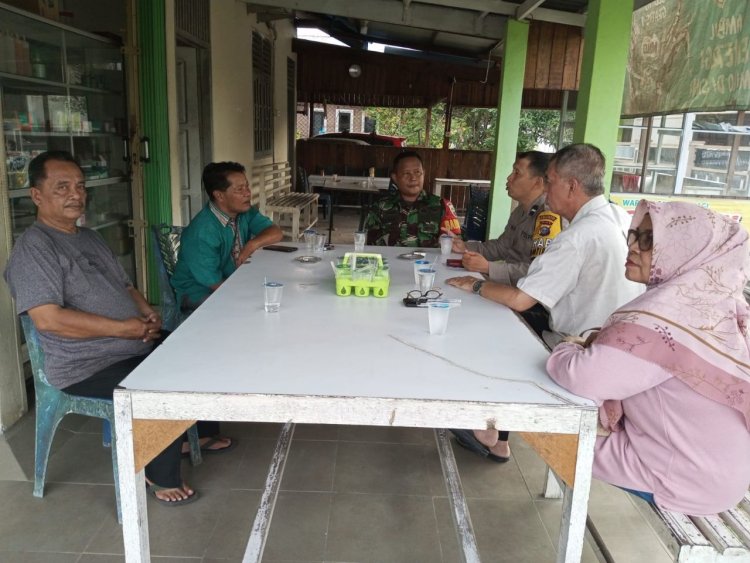 Babinsa Kodim 0301/Pbr Manfaat Suasana Lebaran Untuk Lakukan komsos