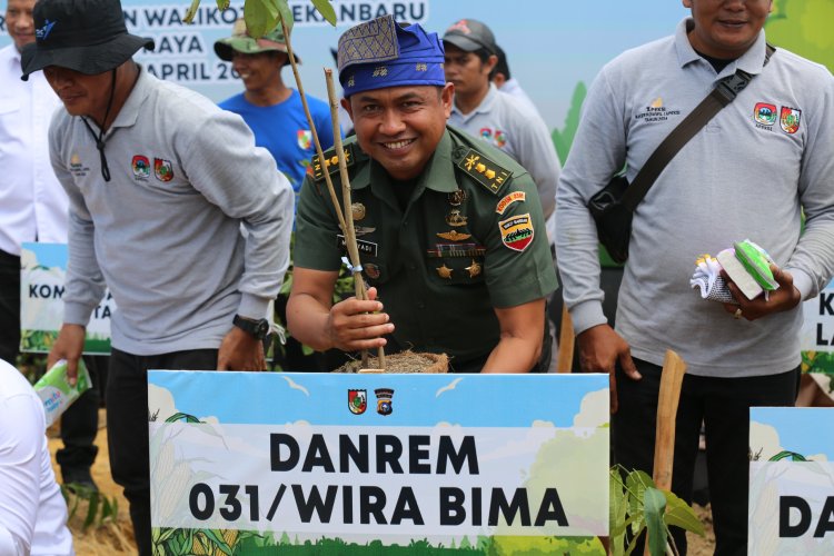 Kasdim 0301/Pekanbaru Hadiri Penanaman Pohon dan Jagung Dukung Ketahanan Pangan