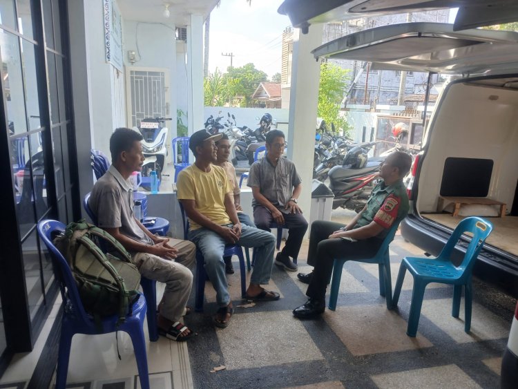 Babinsa Kodim 0301/Pbr Serka Noviandi Jalin Komsos Bersama Staf Badan Gizi Nasional