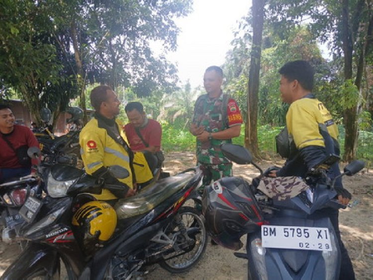 Babinsa Kodim 0301/Pbr Himbau Masyarakat Untuk Terus Jaga Keamanan Lingkungan