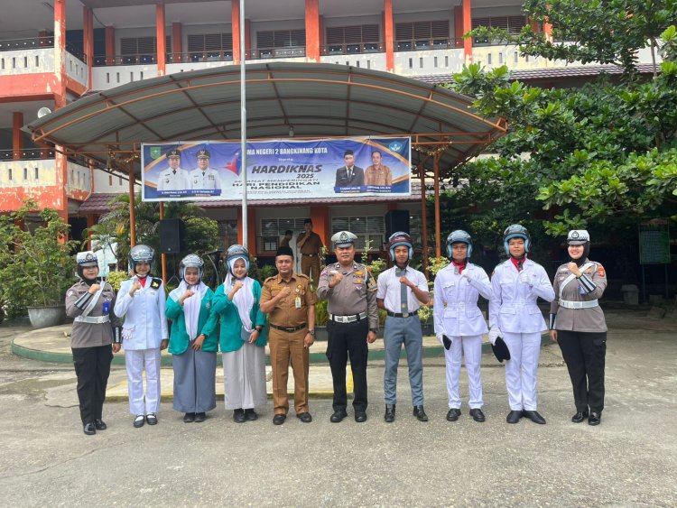 Satlantas Polres Kampar Jadi Inspektur Upacara, Sosialisasikan Keselamatan Berlalu Lintas di SMA N 2 Bangkinang Kota