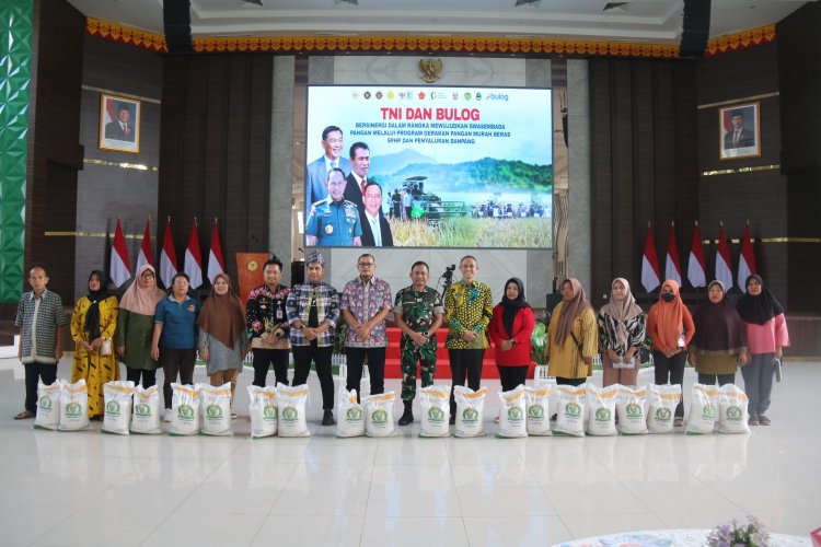 Wakili Dandim, Kasdim 0301/Pbr Hadiri dan Serahkan Bantuan SPHP di Pekanbaru