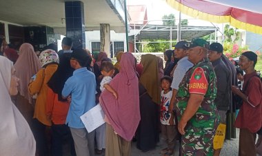 Babinsa Kodim 0301/Pbr Monitoring Pembagian BLTS di Wilayah Binaan