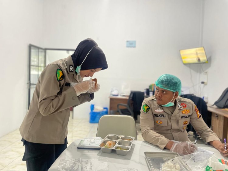 Polres Kampar Kawal Ketat Menu Bergizi untuk Generasi Emas! Cek Dapur SPPG Bhayangkari, Kapolres: 'Kualitas Makanan Prioritas Utama!'