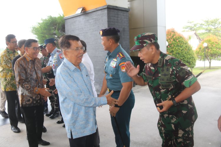 Wakili Danrem, Dandim 0301/Pekanbaru Sambut Kedatangan Bapak Jusuf Kalla