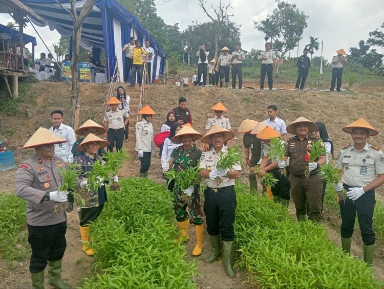 Wakili Dandim 0301/Pbr, Danramil 01/Rumbai Hadiri Panen Raya Serentak di Rutan Kelas I Pekanbaru
