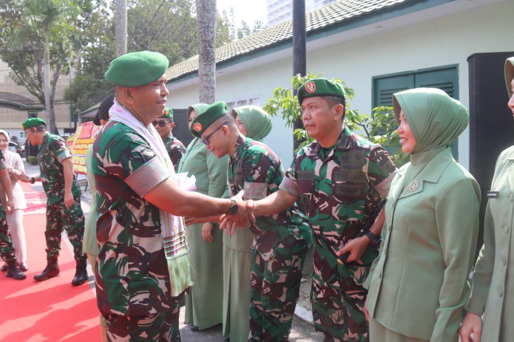 Dandim 0301/Pbr Hadiri Tradisi Kehormatan Warga Baru Korem 031/Wira Bima