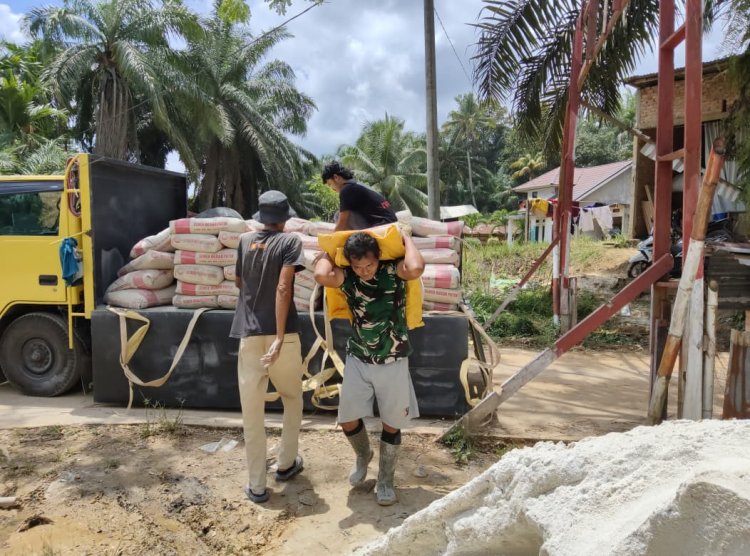 Dari Pundak Prajurit untuk Rumah Warga: Satgas TMMD Bangun Harapan di Tuah Negeri