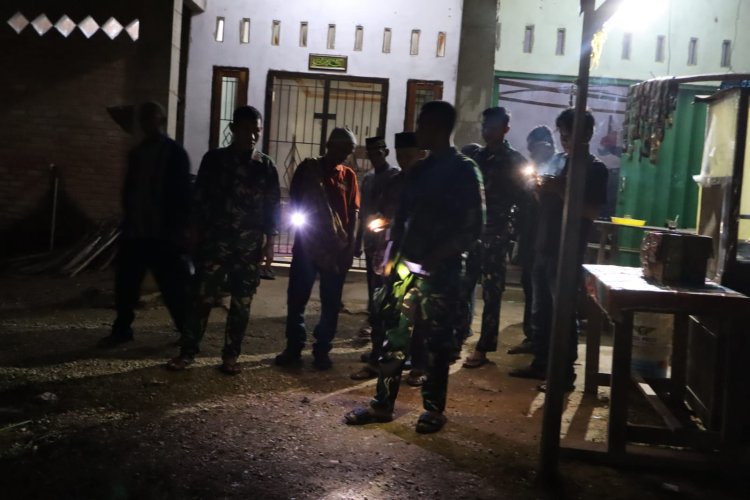 Malam yang Hangat di Tuah Negeri, Satgas TMMD dan Warga Jaga Lingkungan Bersama