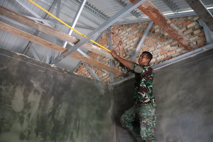 Satgas TMMD Ke-127 Kodim 0301/Pekanbaru Terus Kebuti Pengerjaan RTLH Warga di Kecamatan Tenayan Raya