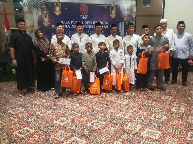 Mewakili Gubernur Riau Plt Kepala Dinas PUPR-PKPP Riau, Hadiri Buka Puasa Bersama DPD REI Riau  dan Santuni Puluhan Anak Yatim
