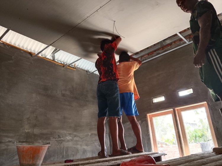 Kepedulian TNI Hadirkan Senyum di Rumah Ibu Anismar