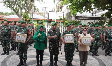 Dandim 0301/Pbr Serahkan Bingkisan Lebaran kepada Prajurit dan PNS Jelang Idul Fitri 1447 H