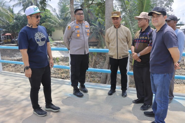 Kapolres Kampar Dampingi Bupati Kampar Cek Kesiapan Jembatan Merah Putih Presisi Menuju Peresmian"  