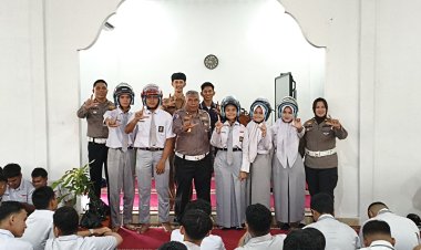 Aula SMAN 4 Pekanbaru Bergemuruh, Ditlantas Polda Riau Gaungkan Keselamatan Lalu Lintas dan Green Policing Sejak Dini