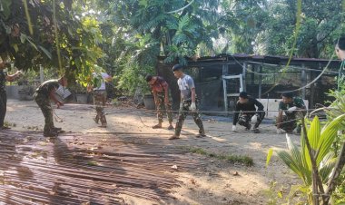 Di Bawah Panas Terik, TNI dan Rakyat Bersatu Bangun Jembatan Gantung Garuda