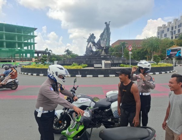Patroli Beat Ditlantas Polda Riau, Hadir di Jam Rawan Demi Kelancaran Lalu Lintas Pekanbaru
