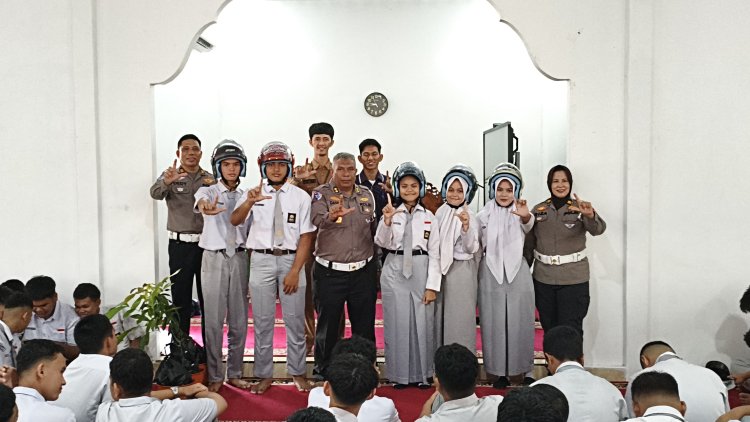 Aula SMAN 4 Pekanbaru Bergemuruh, Ditlantas Polda Riau Gaungkan Keselamatan Lalu Lintas dan Green Policing Sejak Dini