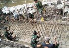 Semangat Tanpa Batas, TNI dan Warga Bahu-Membahu Wujudkan Jembatan Garuda di Rumbai Barat