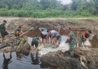 TNI dan Warga Bersinergi Lanjutkan Pembangunan Jembatan Garuda Armco Tahap IV