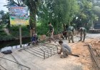 Semangat Kebersamaan Warnai Perakitan Besi Jembatan Garuda Beton di Payung Sekaki