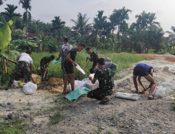 Pengisian Karung Tanah Jadi Kunci Percepatan Pembangunan Jembatan Garuda