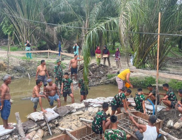 Bersatu di Tengah Lumpur, TNI dan Warga Bangun Harapan Lewat Jembatan Garuda Armco