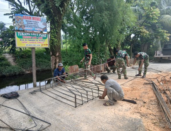 Semangat Kebersamaan Warnai Perakitan Besi Jembatan Garuda Beton di Payung Sekaki