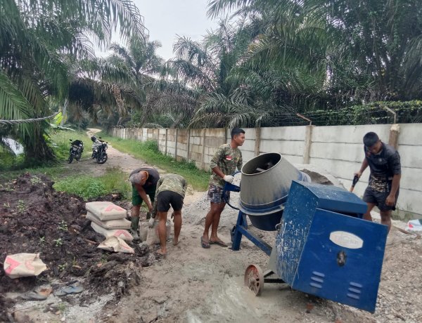 Pengecoran Pondasi Jembatan Garuda Armco Jadi Wujud Kemanunggalan TNI dan Rakyat
