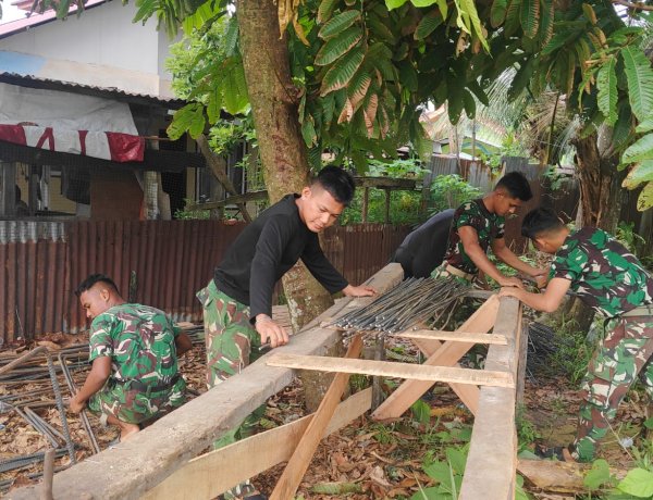 Dengan Semangat Gotong Royong, Perakitan Besi Jembatan Garuda Beton Terus Dilanjutkan