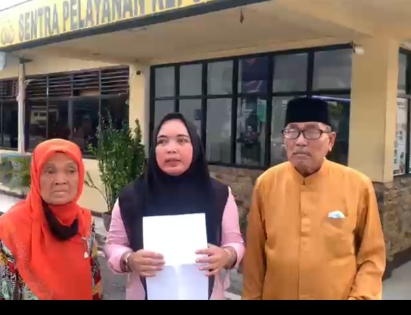 Modus Berikan Bantuan,Rina Tega Tipu Orang tua Angkatnya Tanpa Belas Kasihan
