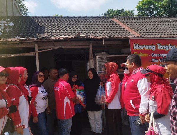 Jum’at Berbagi DPD LIRA Kota Pekanbaru, Salurkan Sembako Kepada Warga di Perhentian Marpoyan