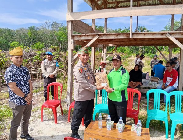 Dukung Swasembada Pangan 2026, Kapolsek Kampar Pimpin Penanaman Jagung Kuartal II di Rumbio Jaya