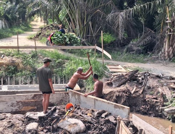 Gotong Royong TNI dan Masyarakat Percepat Pembangunan Tiga Jembatan Garuda di Pekanbaru