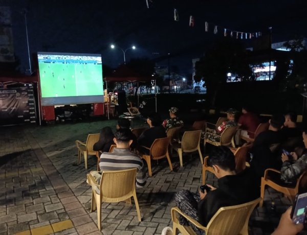 Layar Besar, Semangat Besar: Ribuan Warga Meriahkan Nobar Bersama Kodim 0301/Pekanbaru 