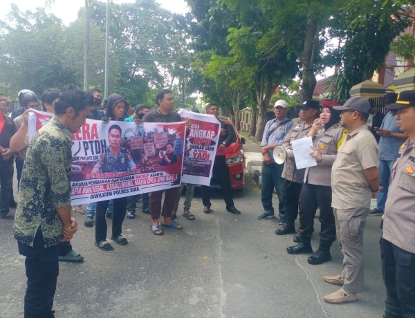 Geruduk Polda Riau, LSM Abdi Lestari Soroti Dugaan Illegal Logging, Galian C hingga Narkoba