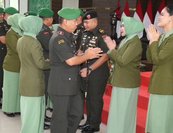 Dandim 0301/Pekanbaru Hadiri Sertijab Danyon Komposit I/Garda Pati dan Dankikavser 6/RBT