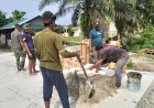 Tahap Akhir, Personel Kodim 0301/Pekanbaru Laksanakan Pengecoran Tiang Pagar Jembatan