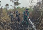 Babinsa Koramil 03/Senapelan Bersama Tim Gabungan Percepat Pendinginan Karhutla di Bandarraya