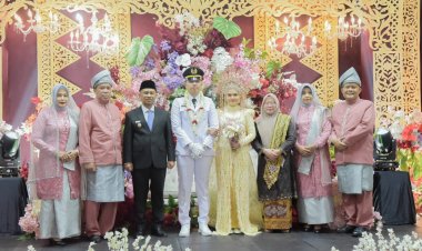 Wabup Bagus Santoso Jadi Inspektur Upacara Pernikahan Purna Praja IPDN Farrid dan Dinna