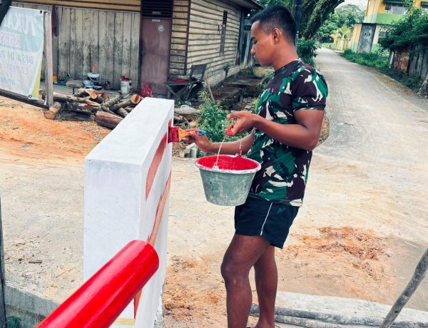 Percantik Jembatan Garuda Beton, Kodim 0301/Pekanbaru dan Warga Kompak Cat Pagar Merah Putih