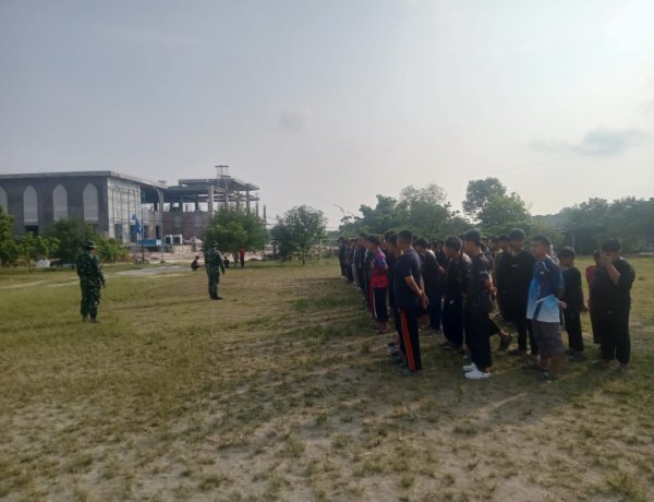 Membentuk Generasi Berakhlak, Kodim 0301/Pekanbaru Latih Disiplin Santri Ma'had Al-Hijrah
