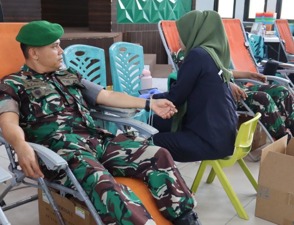 Personel Kodim 0301/Pekanbaru Ikut Donor Darah Peringati HUT ke-1 Kodam XIX/Tuanku Tambusai