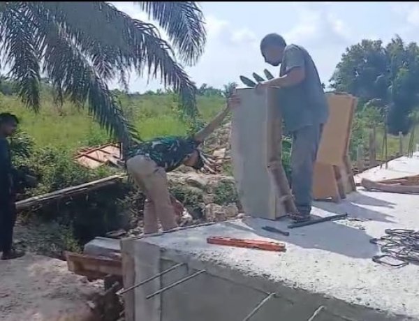 Gesa Pembangunan Pagar Tiang,Kodim 0301/ Pbr Fokus Selesaikan Jembatan Garuda